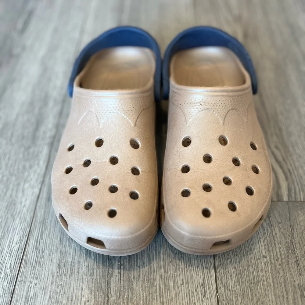 Crocs Men’s Notre Dame Fighting Irish Gold Navy Size XL 10-11 RARE Gently Used